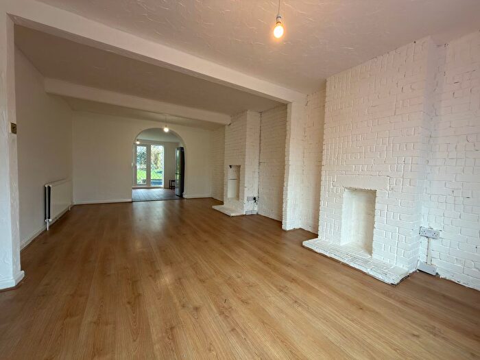 3 Bedroom End Terrace House To Rent In Garendon Road, Morden, SM4