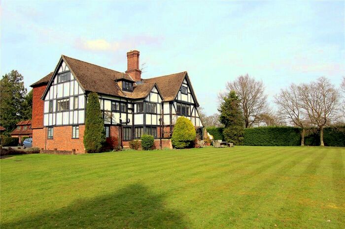 2 Bedroom Flat For Sale In Fulmer Chase, Stoke Common Road, Fulmer, SL3