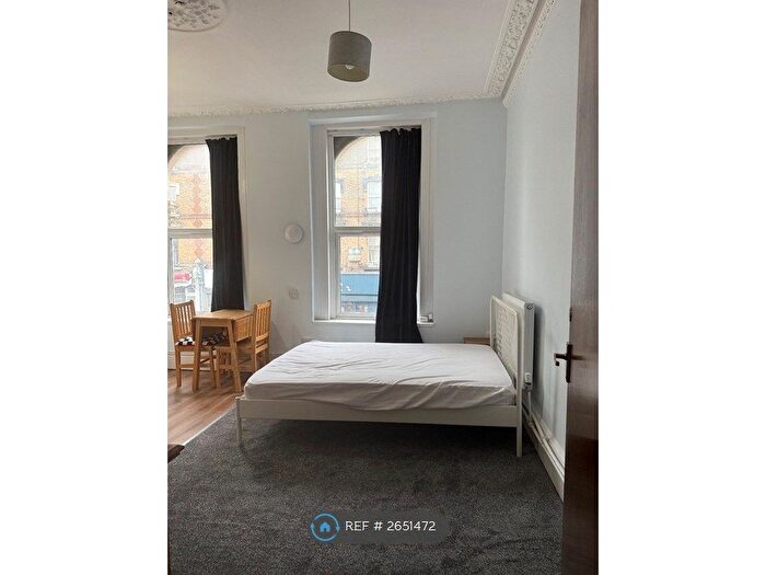 Studio To Rent In Stoke Newington Road, London, N16