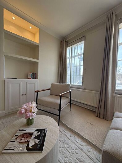 2 Bedroom Flat To Rent In St George's Court, Chelsea, London, SW3