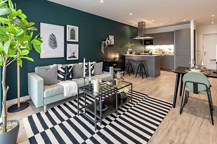 1 Bedroom Flat For Sale In The Lock, Greenford Quay, Greenford, UB6