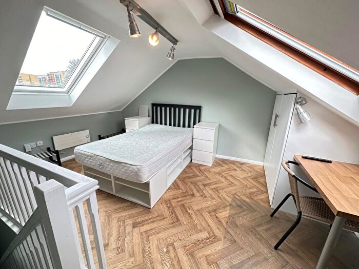 1 Bedroom Terraced House To Rent In Park Street, Luton, Bedfordshire, LU1