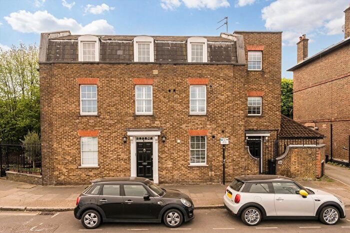2 Bedroom Flat For Sale In Burlington Lane, Chiswick, W4