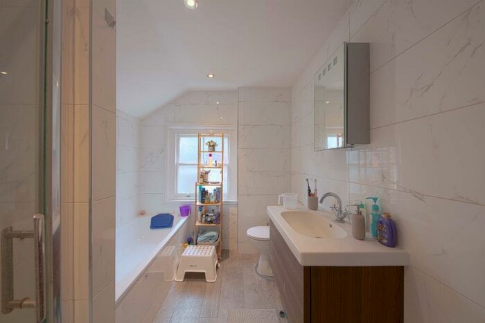 2 Bedroom Terraced House To Rent In Bell Street, Maidenhead, SL6