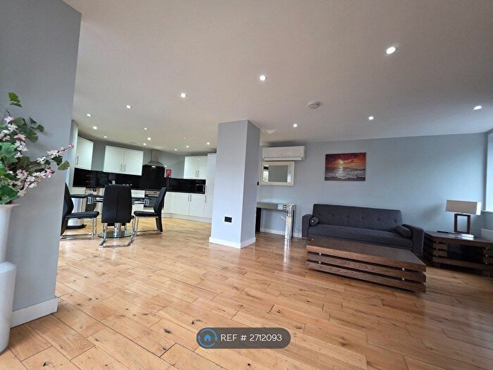 2 Bedroom Flat To Rent In Creative House, London, SW8