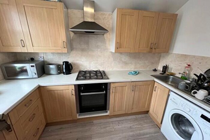 3 Bedroom Flat To Rent In Whitchurch Road Cardifff, CF14