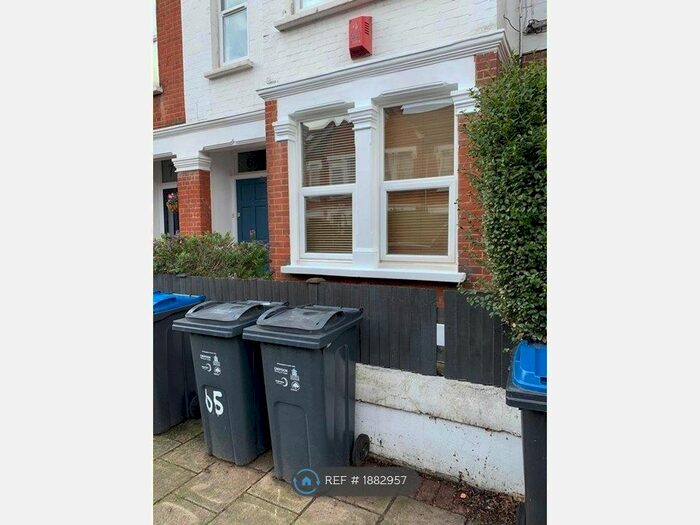 2 Bedroom Maisonette To Rent In Boundary Road, London, SW19