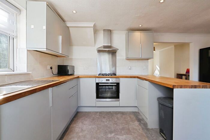 3 Bedroom Semi-detached House For Sale In Dene Walk, Bishopbriggs, Glasgow, G64