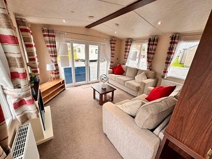 2 Bedroom Mobile/park Home For Sale In Fenny Bentley, Ashbourne, DE6