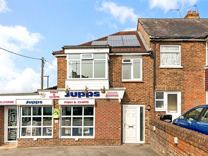 2 Bedroom Flat To Rent In West Street, Burgess Hill, West Sussex, RH15