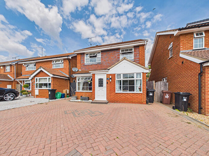 3 Bedroom Detached House For Sale In Dowding Close, Woodley, RG5