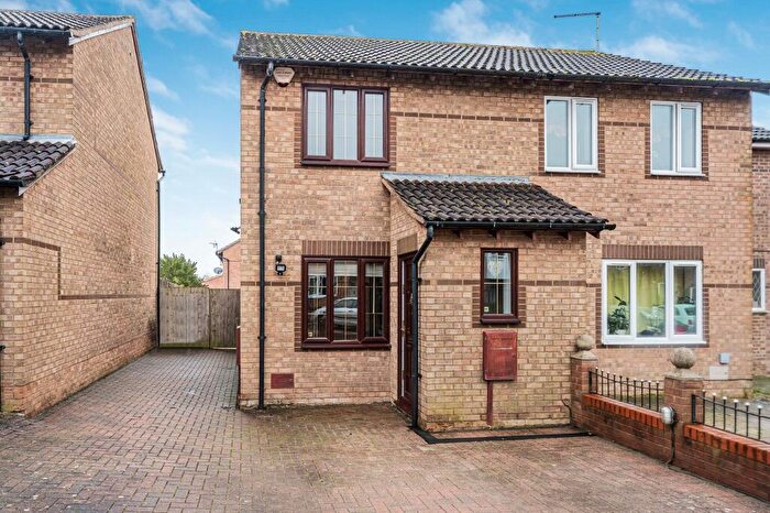 2 Bedroom Semi Detached House For Sale In Hexham Gardens, Racecourses, Bletchley, MK3