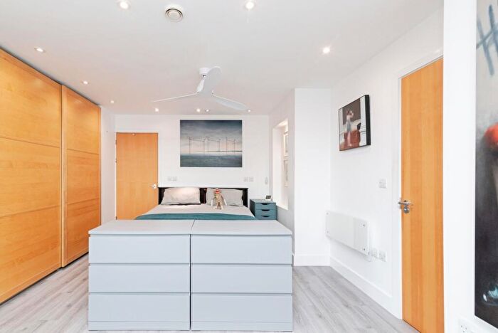 2 Bedroom Flat For Sale In Harbour Point, Stuart Street, Cardiff, Caerdydd, CF10