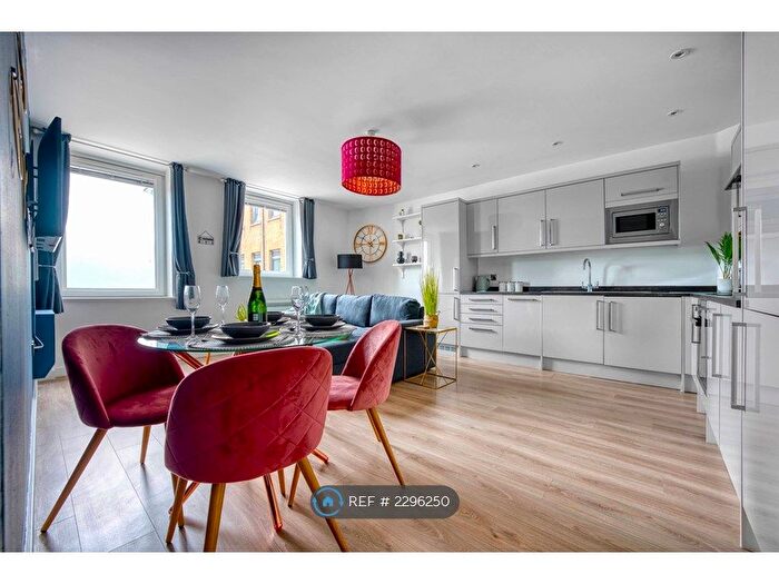 2 Bedroom Flat To Rent In The Post House, Gloucester, GL4