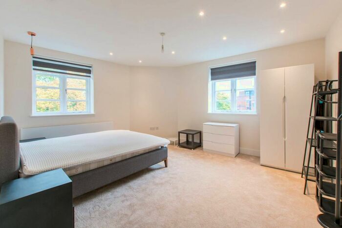 1 Bedroom Flat To Rent In High Street, Hornsey, London, N8