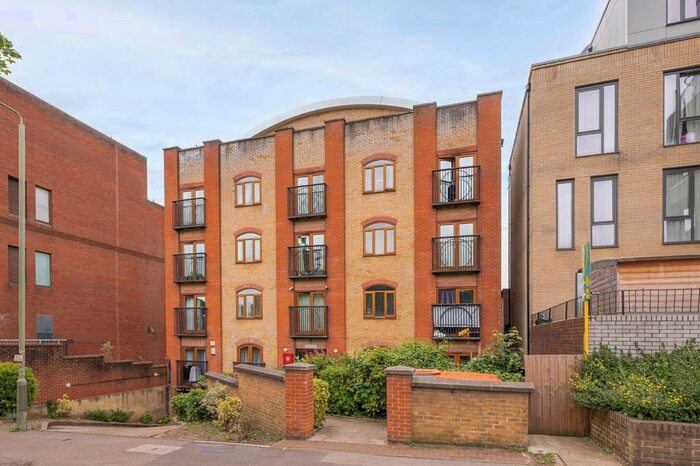 2 Bedroom Flat For Sale In Newbury House, New Barnet, Barnet, EN4