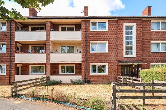 1 Bedroom Flat For Sale In Nelson Close, Walton-On-Thames, KT12