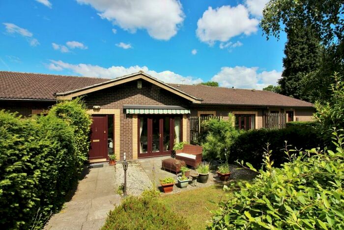 2 Bedroom Apartment For Sale In Stoneleigh Road, Bubbenhall, Coventry, Warwickshire, CV8