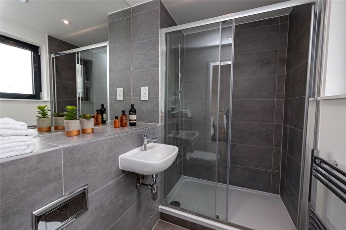 2 Bedroom Flat For Sale In Dock Road, Chatham, Kent, ME4