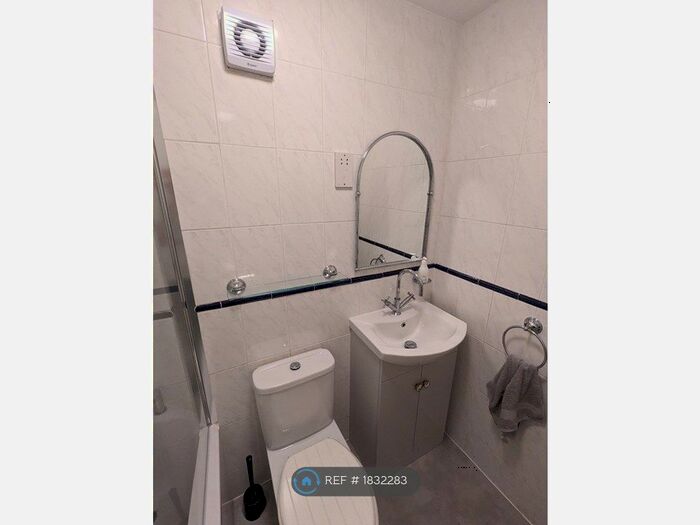 1 Bedroom Flat To Rent In Chingford, London, E4