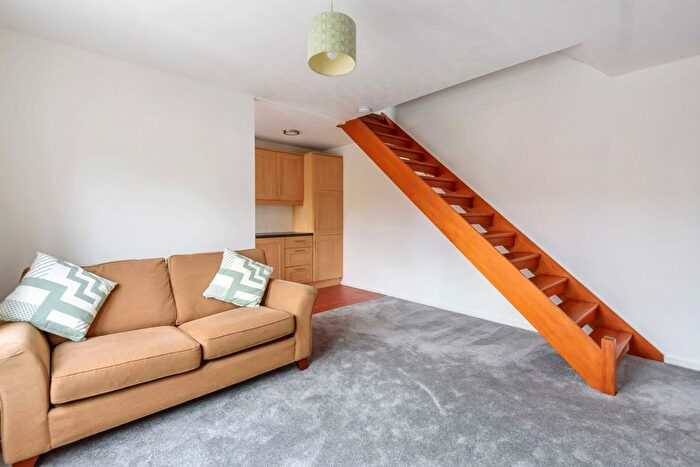 1 Bedroom Semi-Detached House To Rent In St. Pauls Terrace, London, SE17