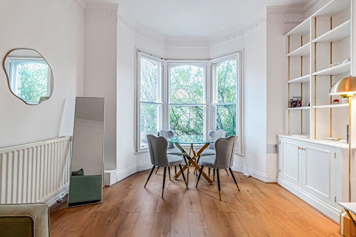 1 Bedroom Flat For Sale In Kingsgate Road, West Hampstead, London, NW6