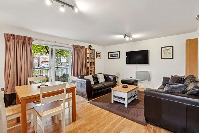 2 Bedroom Flat For Sale In Primrose Place, Isleworth, TW7
