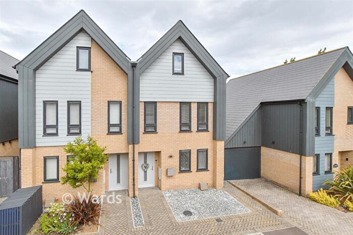 4 Bedroom Town House For Sale In Commodores Close, Minster-On-Sea, Kent, ME12