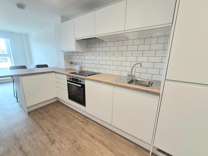 1 Bedroom Flat To Rent In Cow Green, Halifax, HX1