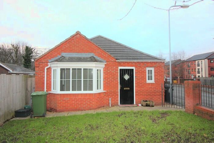3 Bedroom Bungalow To Rent In Deans Gate, Willenhall, WV13