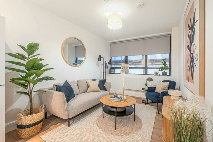 1 Bedroom Flat To Rent In Steeplemount House, , Enfield, EN2