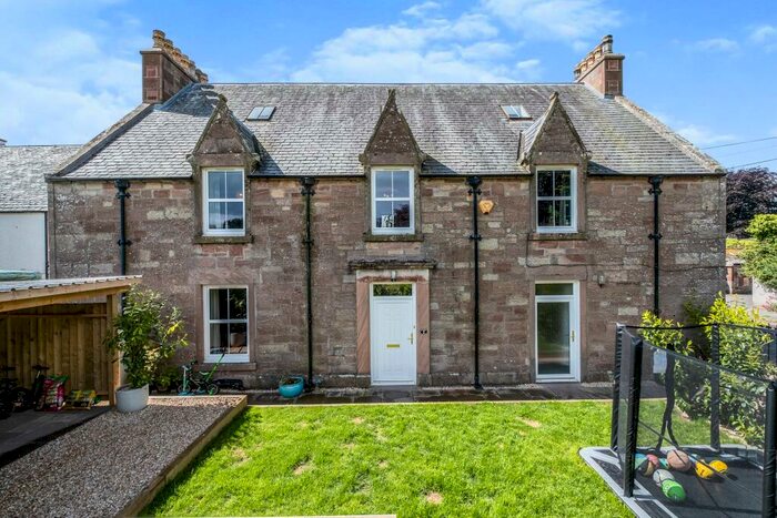 4 Bedroom Semi-Detached House For Sale In Cathedral Square, Fortrose, IV10