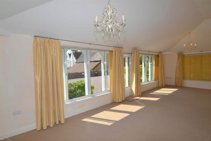 1 Bedroom Flat To Rent In Church Street, Malvern, WR14