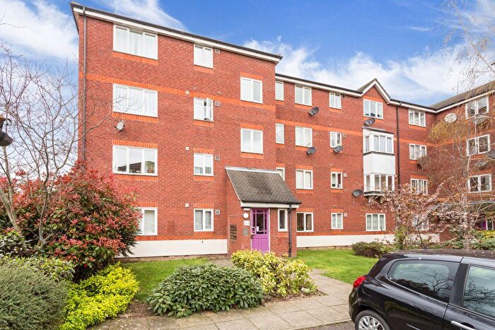 1 Bedroom Flat For Sale In Harlinger Street, Woolwich, London, SE18