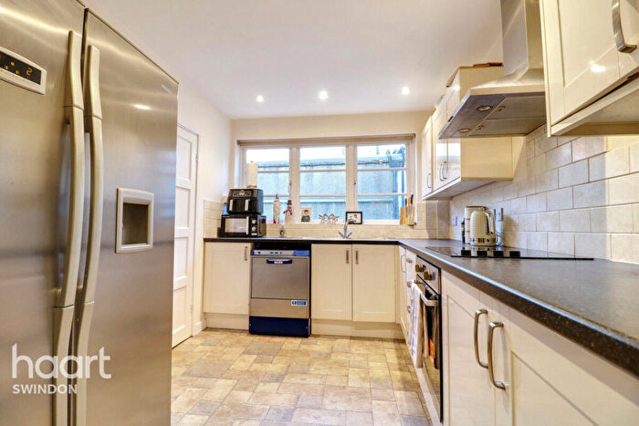 2 Bedroom End Of Terrace House For Sale In High Street, Swindon, SN1