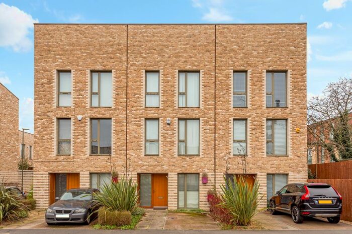 4 Bedroom Flat To Rent In Lacey Drive, Edgware HA8