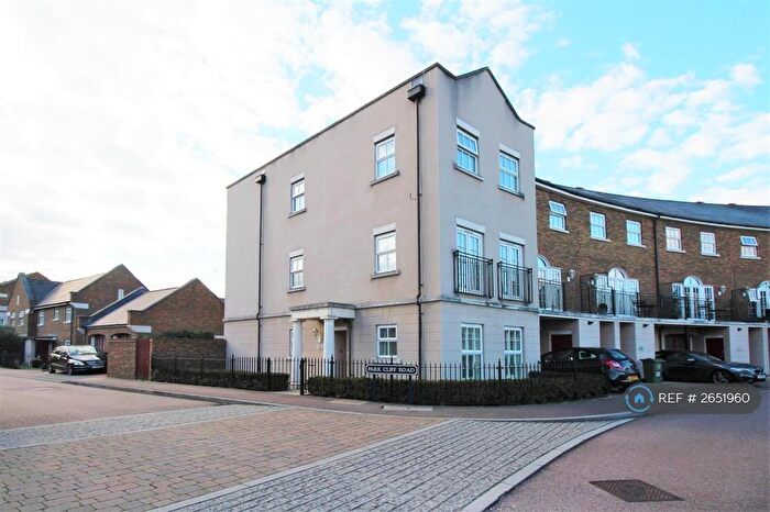 4 Bedroom Semi-Detached House To Rent In Park Cliff Road, Greenhithe, DA9