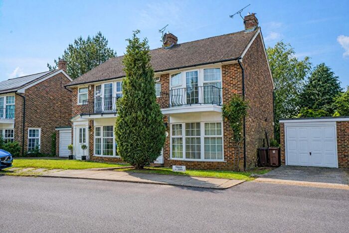 3 Bedroom Semi Detached House For Sale In Abbots Close, Battle, TN33