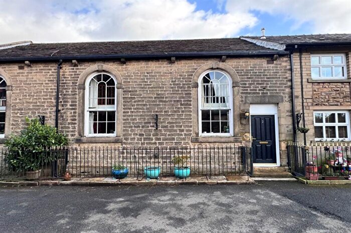 3 Bedroom House For Sale In Market Street, Chapel-En-Le-Frith, SK23