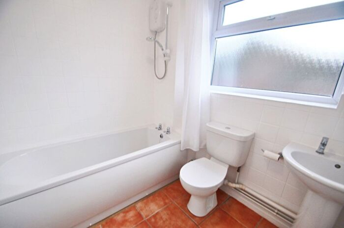 2 Bedroom Flat To Rent In Cheviot Way, Ashford, TN24
