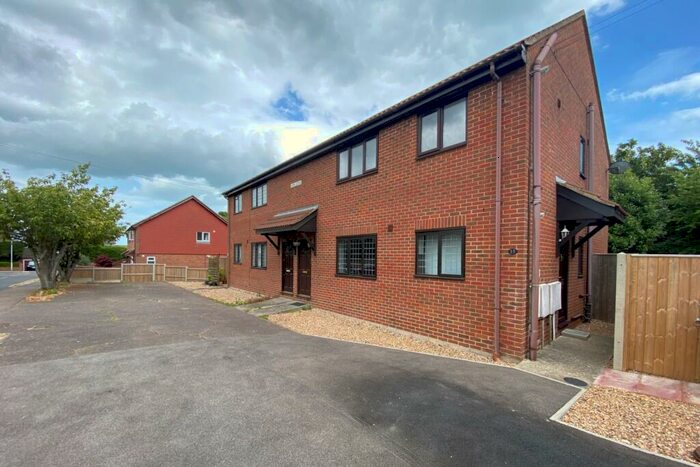 2 Bedroom Maisonette To Rent In Kirk Gardens, Sydney Road, Walmer, CT14