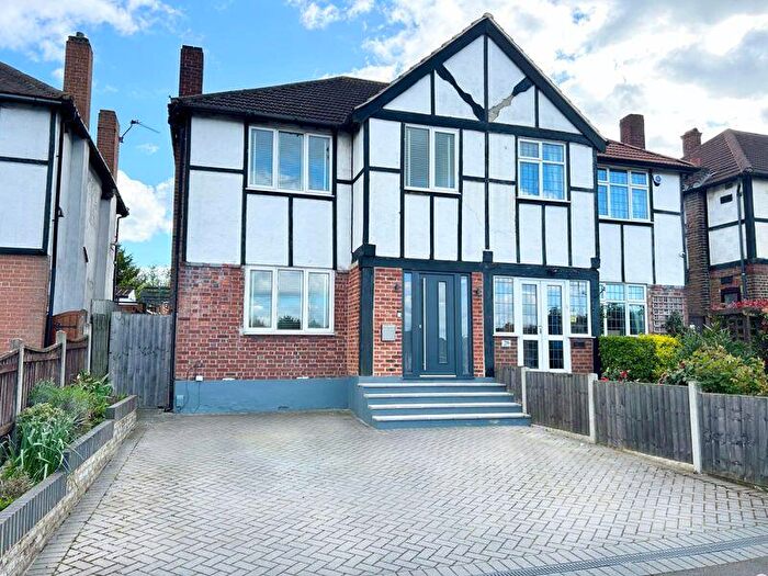 3 Bedroom Semi-Detached House For Sale In Woodside Lane, Bexley, DA5