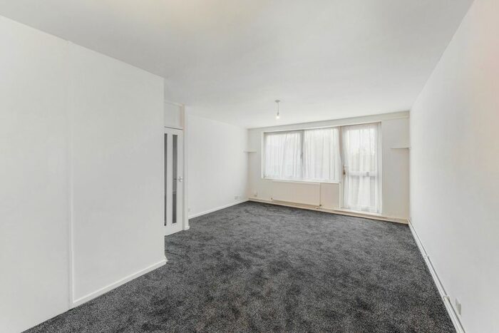 2 Bedroom Flat To Rent In Cottage Grove, London, SW9