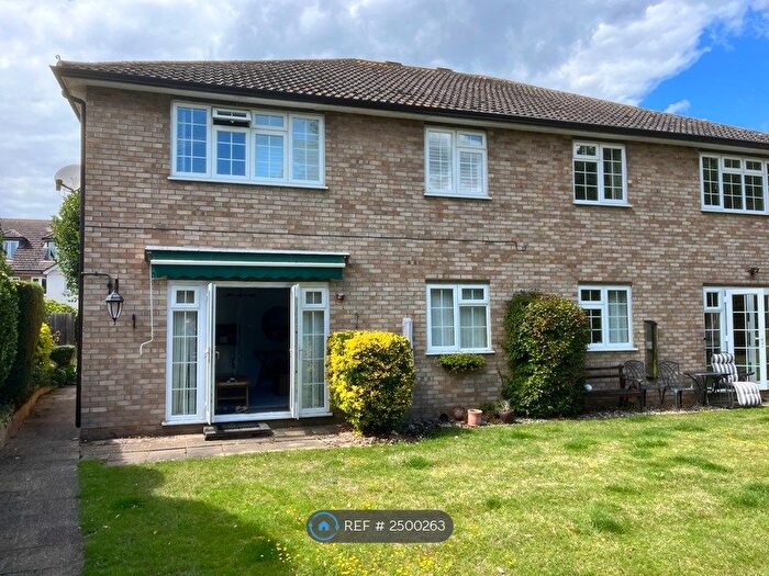 3 Bedroom Flat To Rent In Parkland Grove, Ashford, TW15