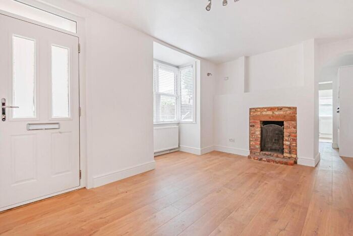 2 Bedroom Flat To Rent In Springfield Road, Windsor, SL4