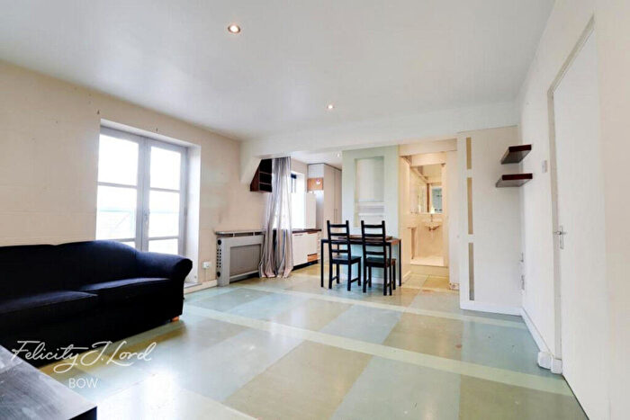 1 Bedroom Apartment To Rent In Alphabet Square, London, E3