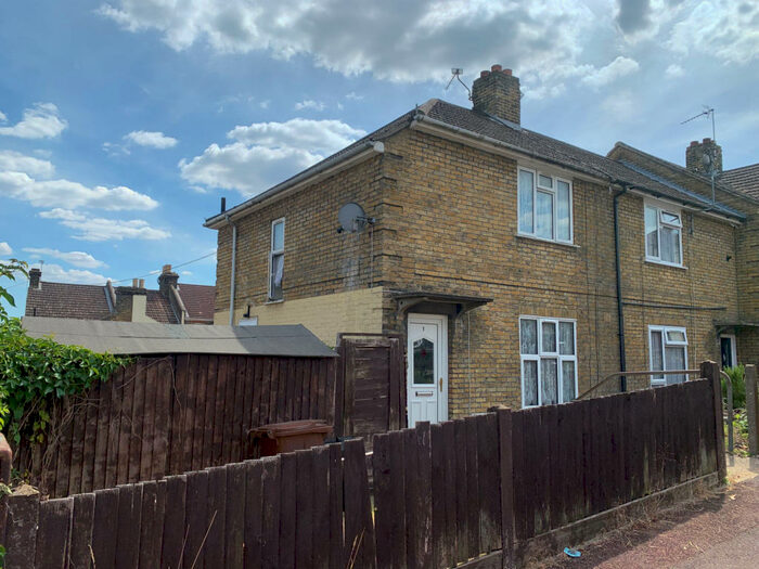 3 Bedroom End Of Terrace House To Rent In Berber Road, Rochester, Kent, ME2