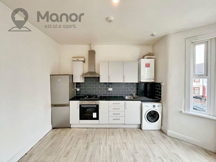 2 Bedroom Flat To Rent In Dersingham Avenue, Manor Park, E12