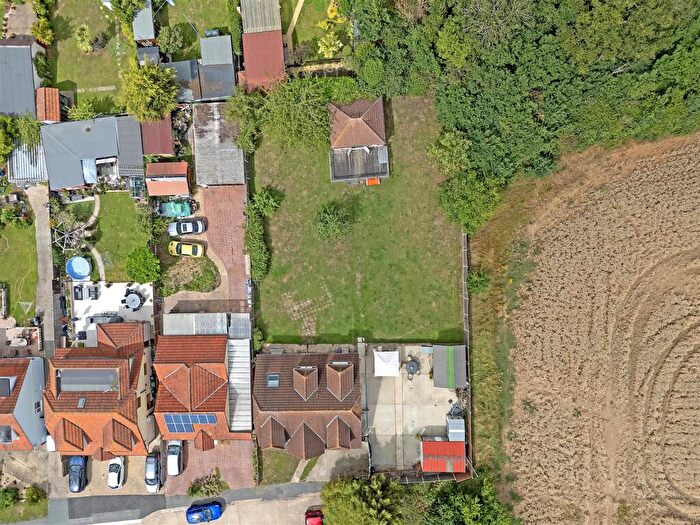 4 Bedroom Detached House For Sale In Lee Road, Bowers Gifford, Basildon, SS13