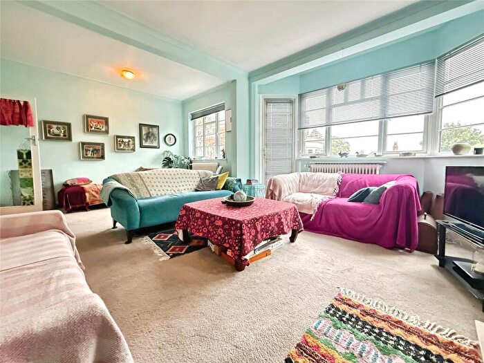 1 Bedroom Apartment For Sale In Knighton Court, Knighton Park Road, Stoneygate, LE2